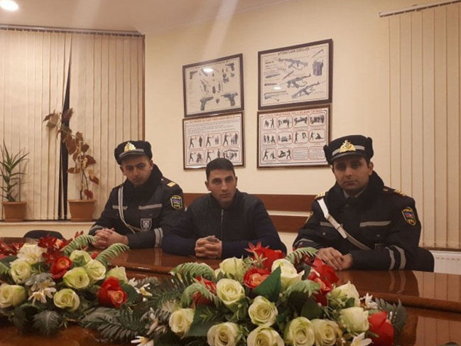 Yol polisləri qazdan boğulan xanımı belə xilas etdi - Film kimi hadisə - VİDEO - FOTO