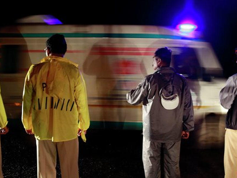 Hindistanda bina uçdu: dağıntılar altında qalanlar var