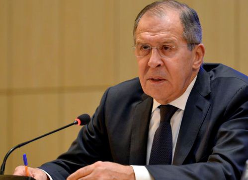 Lavrov bezdirici mikrofonla “salamlaşdı” – VİDEO
