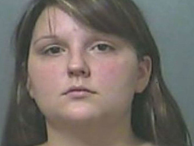 Ana qayçıyla körpəsinin dilini iki yerə böldü, cinsiyyət orqanını əzdi - FOTO