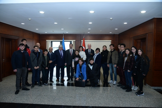 Türkiyəli şəhid və qazı uşaqları ilə görüşlər davam edir