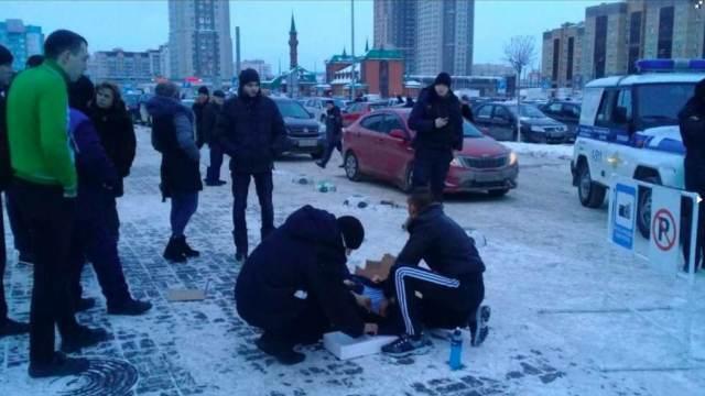 Rusiyada taksi sürücüsü sərnişinə çəkmələrindəki qara görə atəş açıb - FOTO