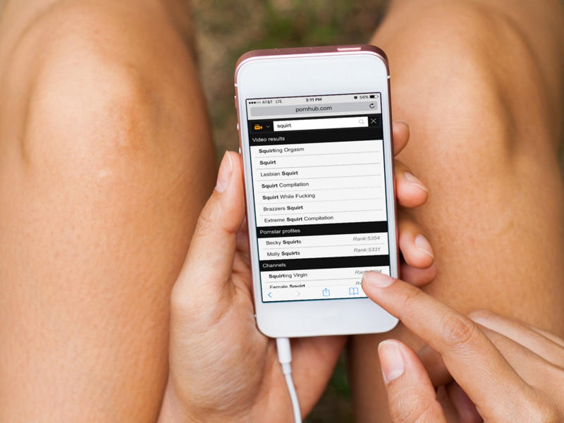 Pornoya baxan qız videoda valideynlərini görüb şoka düşdü - FOTO