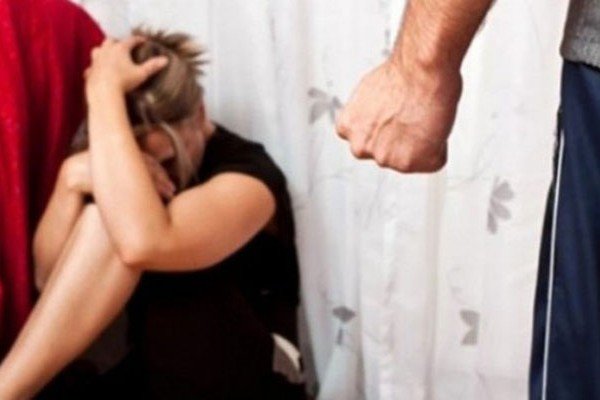 Boşanmaq istəyən arvadını və qayınanasını döydü - Gəncədə OLAY