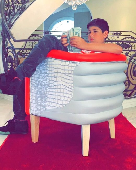 19 yaşlı milyonçunun uğur hekayəsi - Fotolar