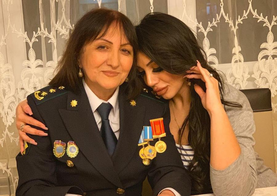 Lətifə polkovnik anasını belə təbrik etdi - Fotolar