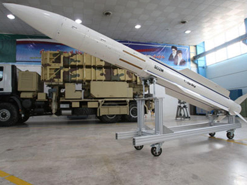 İran 12 ballistik raketini nümayiş etdirdi