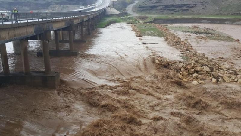 Şiddətli yağışlar 12 nəfəri öldürdü - Kəbəni su basdı