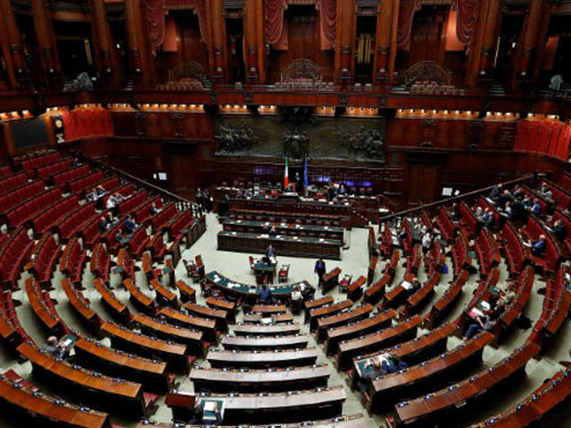 İtaliyada biabırçılıq - Millət vəkilləri parlament tualetində cinsi əlaqəyə girdilər