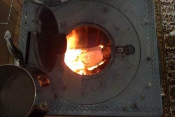 Sərxoş nənə və baba 11 aylıq nəvələrini sobada YANDIRDI