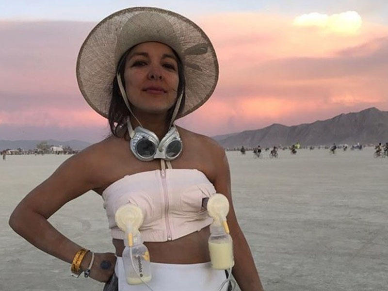 Yeni doğan məşhur biznes ledi südünü sağıb, insanlara payladı - FOTO