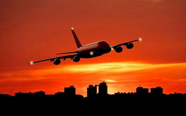 Təyyarəni ildırım vurdu, 153 nəfər ölümdən döndü