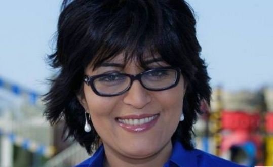 Məşhur Azərbaycanlı Xanım Aparıcı Canlı Efirdə Biabırçı Səhv Buraxdı: “26 Fevral…” – VİDEO