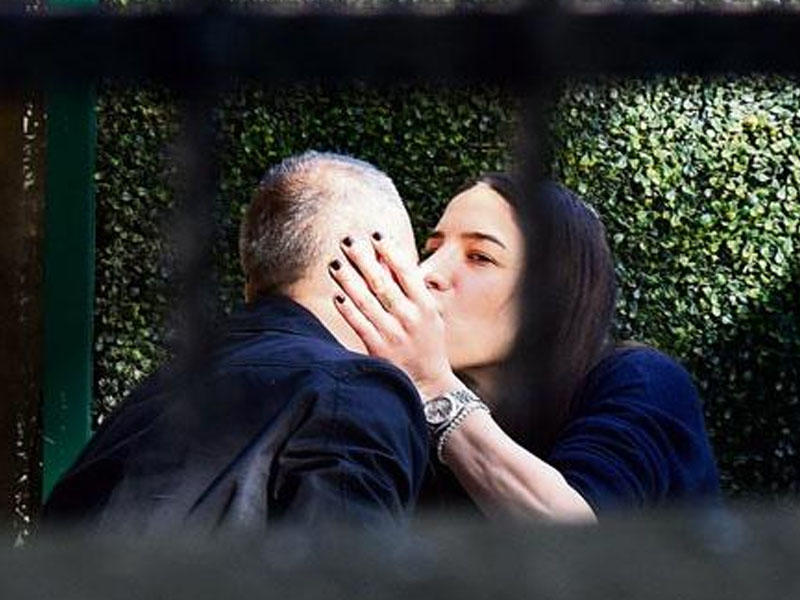 Öpüşərkən görüntüləndilər - FOTO