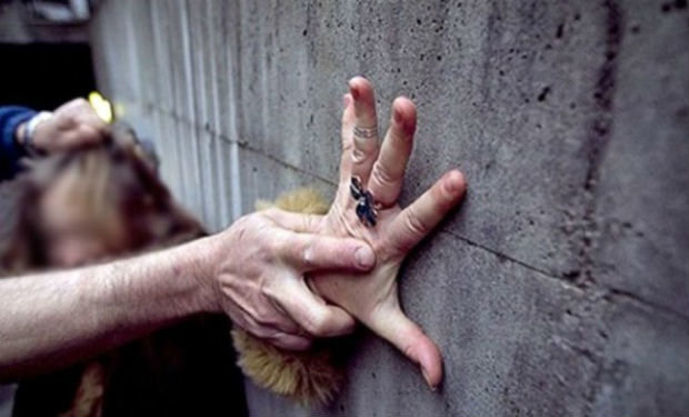 Doğma qızına cinsi təcazüv edən 