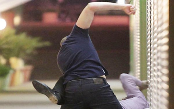 Hakim bacısının sevgilisini döyə-döyə öldürdü – Xırdalanda dəhşət