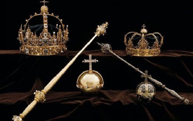 Kral və kraliçanın oğurlanmış tacları zibillikdən tapıldı
