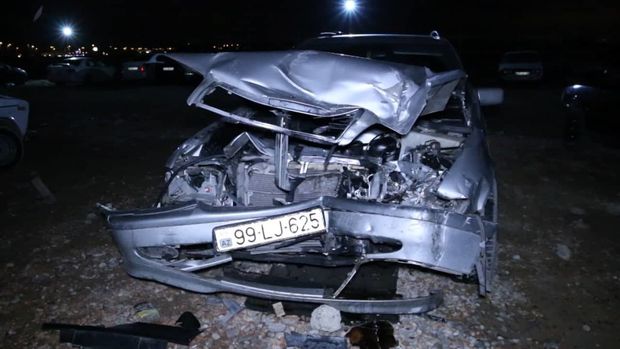 Bakıda iki avtomobil toqquşdu - VİDEO