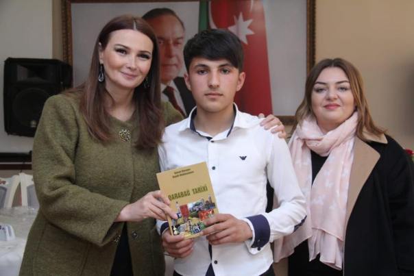 Qənirə Paşayeva Tovuzda uşaqlar üçün “Kitab Günü” təşkil etdi