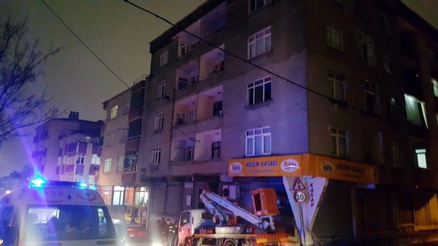 İstanbulda binada saat yandı, 21 nəfər zəhərləndi