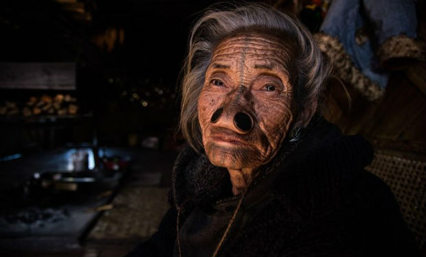 Bu qəbilənin qadınları kişilər onları bəyənməsin deyə özlərini eybəcər hala salırlar — FOTOLAR