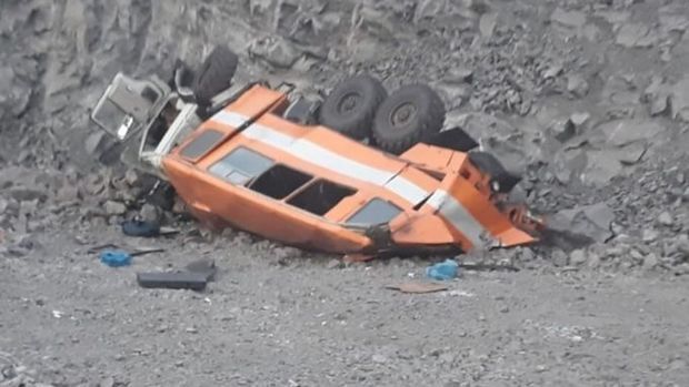 Rusiyada avtobus uçuruma düşdü: ölənlər var - FOTO/VİDEO