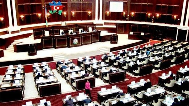 Deputatlar maşın qadağasını 