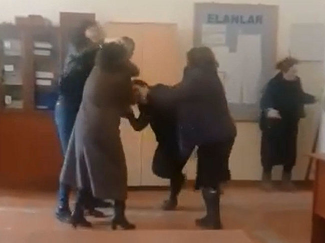 Valideynlə saçyolduya çıxan direktor bu məmurun arvadıdır - İDDİA - VİDEO