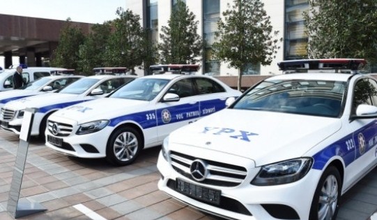 Yol polisinə verilmiş yeni “Mercedes” bu hala düşdü - FOTO