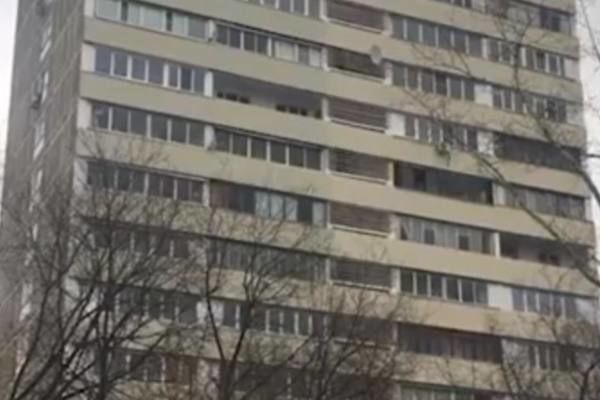 Rusiyada 12-ci mərtəbədən yıxılan kişini ölümdən artıq çəki xilas etdi