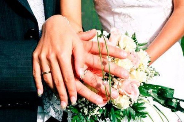 Gənc oğlanlardan qızlara etiraz: 