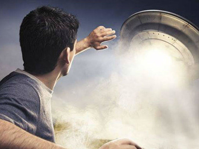 Beşbarmaq piri səmasında yadplanetli gəmi göründü - FOTO