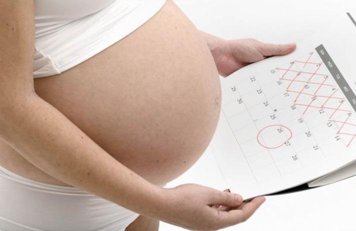 Ana bətnindən çıxarılan körpəni həkimlər geri qaytardılar - Dünyada ilk dəfə