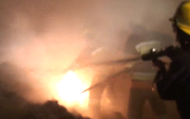 Heç nə apara bilməyən oğrular fermaya od vurdular - Video