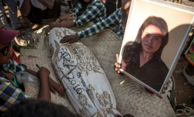 Tükləri ürpərdən festival — Meyitləri qəbirdən çıxarıb rəqs edirlər - FOTOLAR