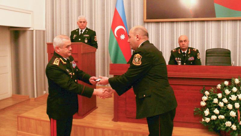 General Əməkdar jurnalistə rütbə verdi