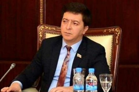 “Xaricdə oturum iznini qucaqda oturum izni zənn edənlər” – Deputat Elşən Musayev yazır...