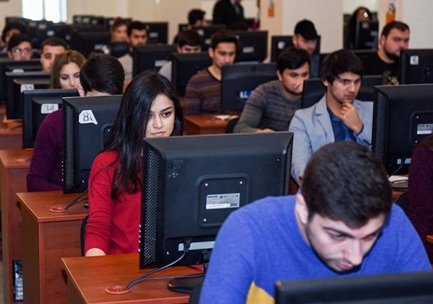 Azərbaycanda dörd nəfər başqasının yerinə imtahana girmək istədi