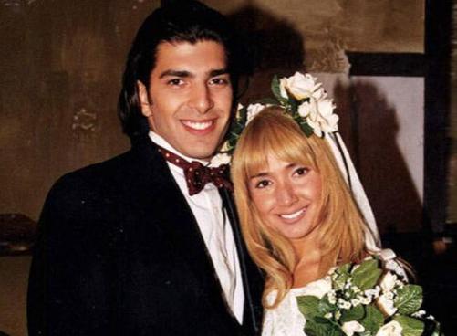 23 il sonra eyni poz - Fotolar