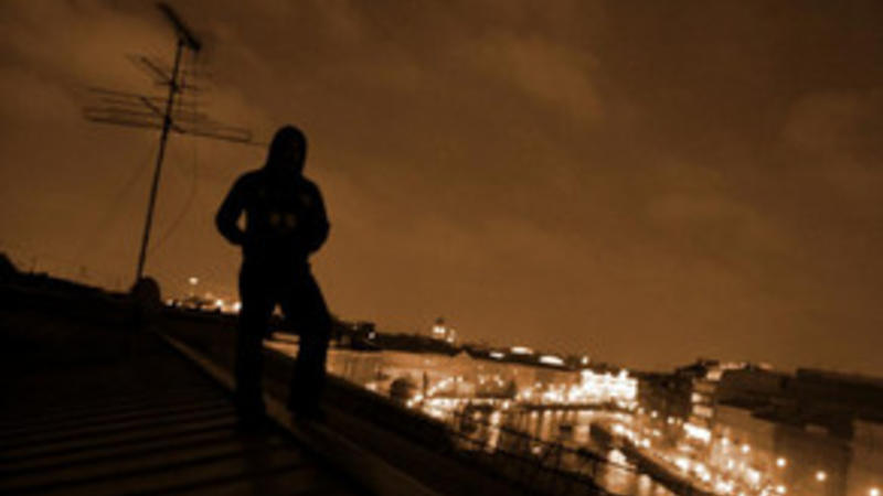 Bakıda insident – Binanın üstünə çıxıb özünü atacağını dedi