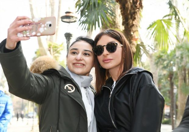 Mehriban Əliyevanın Gəncə təəssüratları - VİDEO