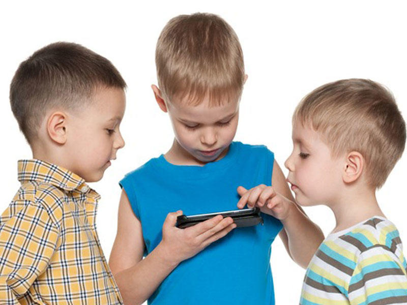 12 yaşa qədər uşağa telefon vermək olmaz - 5 səbəb