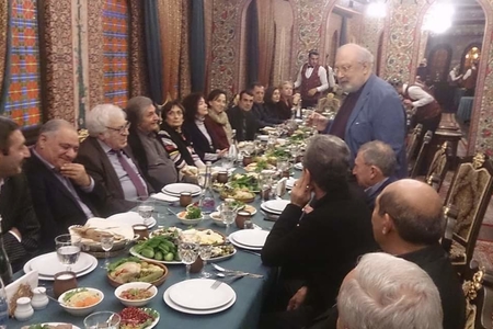 Rüstəm İbrahimbəyov uzun aradan sonra Bakıya gəldi və tanınmışları restorana topladı - FOTOLAR