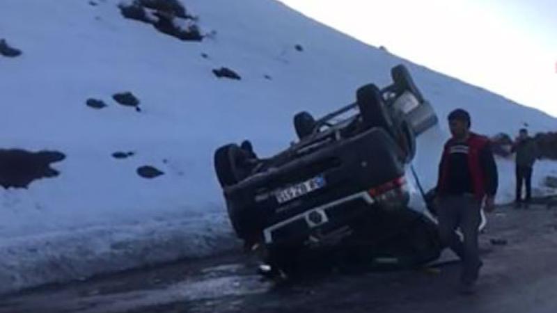 Qış Turizm Mərkəzindən qayıdan mikroavtobus aşdı - Yaralılar var