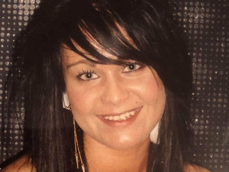 Zorlanma videosu yayılan 2 uşaq anası intihar etdi - FOTO