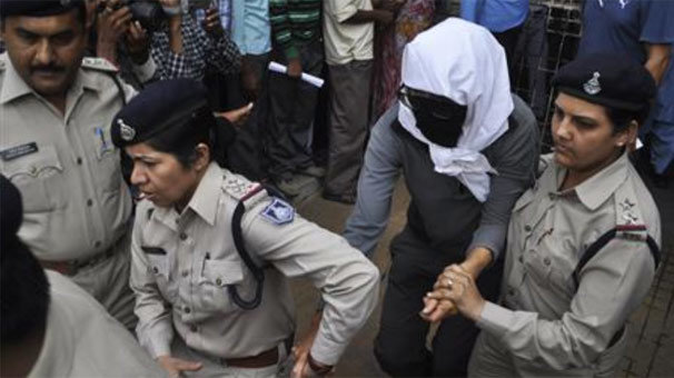 Anası intim münasibəti rədd edincə 4 yaşlı qıznı zorladı, başını kəsib dərisini üzdü - DƏHŞƏT - FOTO