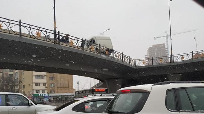 Bakıda körpünün üstündə QORXUNC HADİSƏ - FOTO