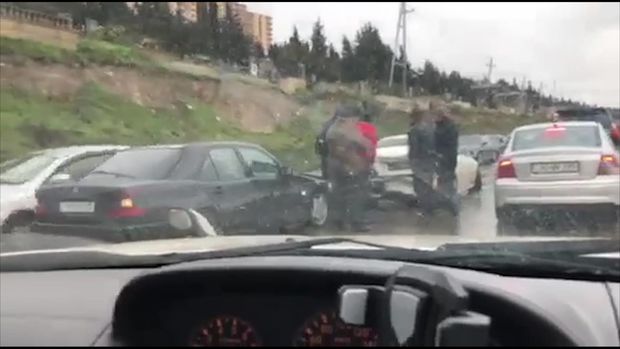 Qarlı hava beş qəzaya səbəb oldu - VİDEO