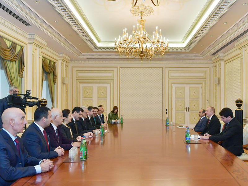 Prezident İlham Əliyev Türkiyə-Azərbaycan parlamentlərarası dostluq qrupunun rəhbərinin başçılıq etdiyi nümayəndə heyətini qəbul edib - FOTO