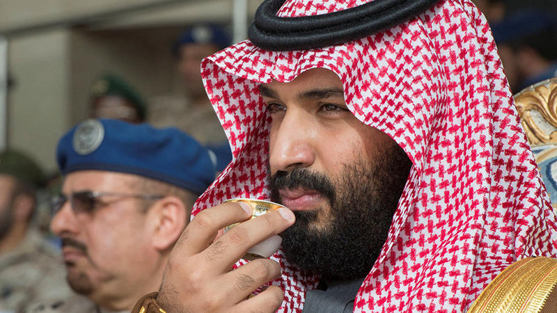 Səudiyyə şahzadəsinə verilən qızıl hədiyyə hər kəsi ŞOKA SALDI - FOTO